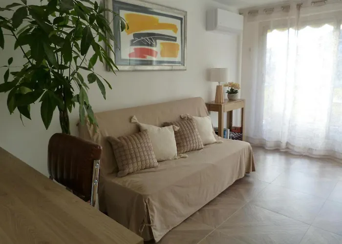 Le Patricia * Ментона